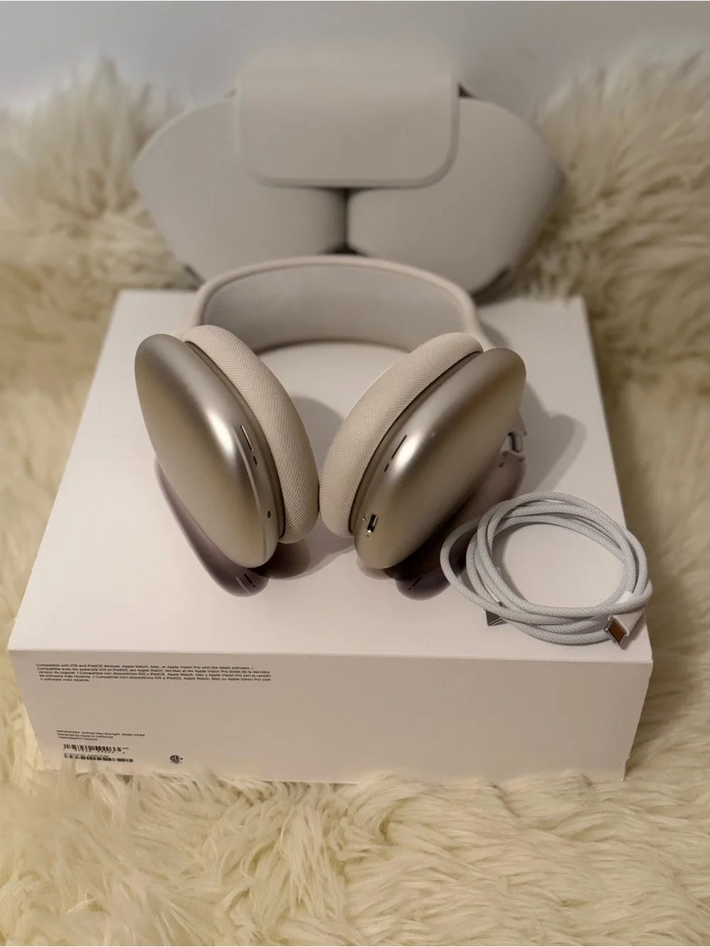 Apple Over-Ear Wireless Headphones in Ivory and silver complete inclusion